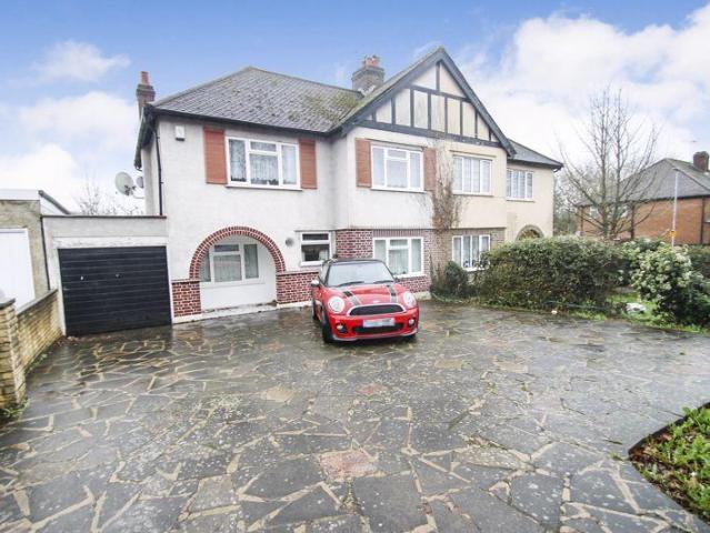 Pinner Road, Northwood 3 bed semi detached house to rent £2,500 pcm £577 pw