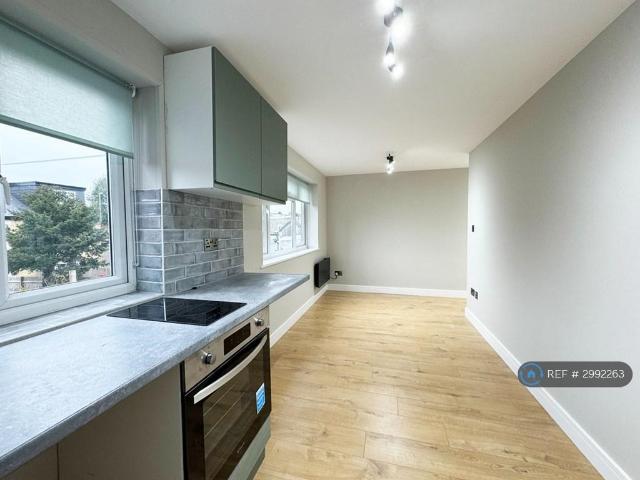 Pinner Road, Northwood, HA6 1 bed flat to rent £1,195 pcm £276 pw