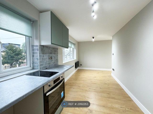 Pinner Road, Northwood HA6, 1 bed flat to rent, £1,350 pcm | PrimeLocation