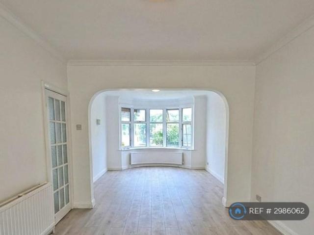 Pinner View, Harrow, HA1 4 bed semi detached house to rent £2,800 pcm £646 pw