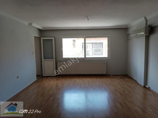 Pino Dan Bahriye Üçok Mahallesinde Çift Cephe Kiralık 3+1 Daire