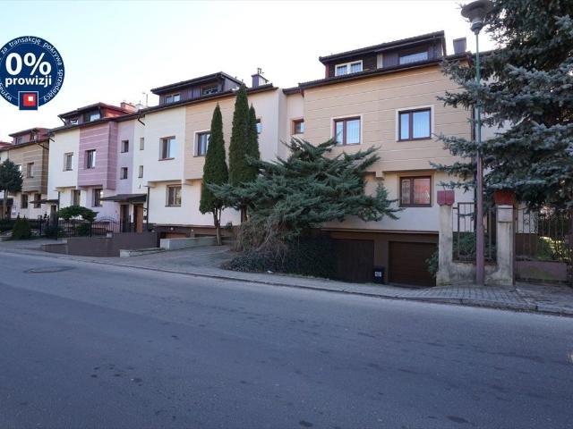 Dom szeregowy 190 m2 z garażem i ogrodem w Piotrkowie