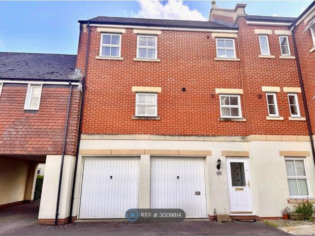 Pioneer Road, Swindon SN25, 2 bed terraced house to rent, £1,250 pcm | PrimeLocation