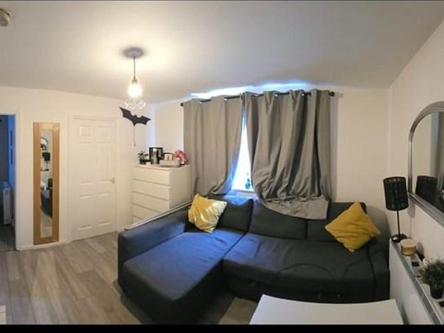 Pioneer Way, Watford, WD18 1 bed flat to rent £1,100 pcm £254 pw