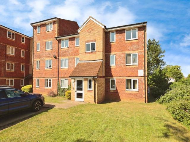 Pioneer Way, Watford, WD18 1 bed flat to rent £1,300 pcm £300 pw