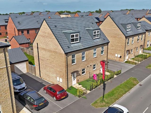 Pioneer Way, Kingswood, Hull 4 bed semi detached house to rent £1,295 pcm £299 pw