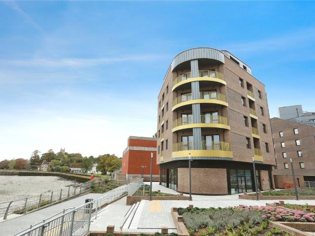 Pioneer Wharf, 6 Medway Street, Chatham ME4, 2 bed flat to rent, £1,500 pcm | PrimeLocation