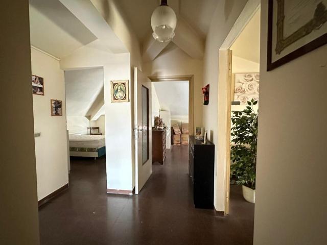 Piazza dei Caduti 25 trilocale 70mq