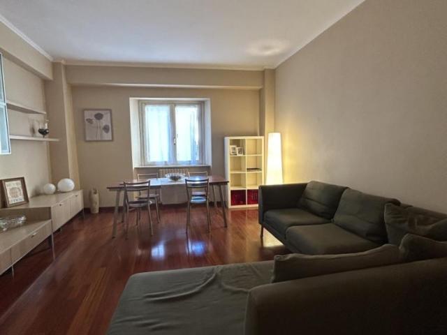 PIAZZA DEL PAPA quadrilocale 80mq