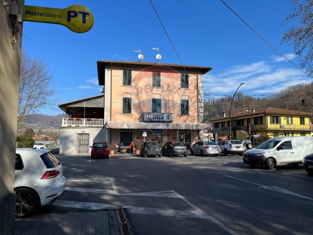 Piazza della Stazione Mologno 8 vani 280mq