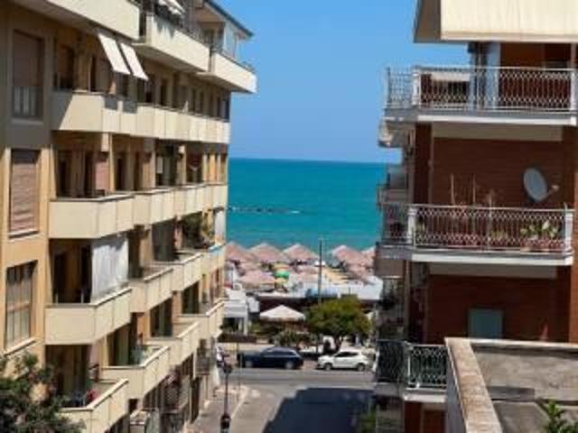 Piazza della Rinascita 5 vani 160mq