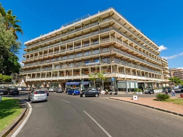 Piazza Europa 13 6 vani 170mq