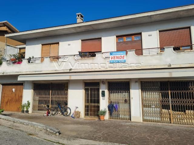 Piazza Guglielmo Marconi 1 8 vani 270mq