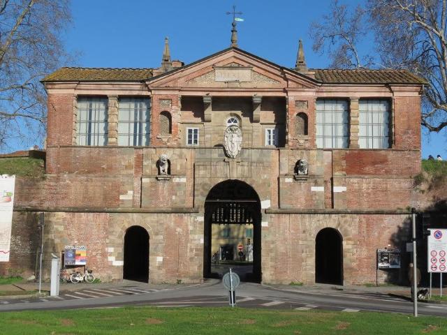 Piazza Napoleone trilocale 22mq