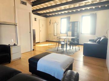 Piazza San Ponziano 6 bilocale 47mq