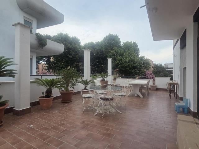 Piazza Pollastrini 6 trilocale 100mq