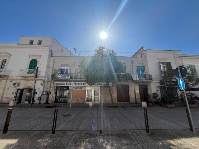 Piazza Unità d´Italia 25 6 vani 250mq
