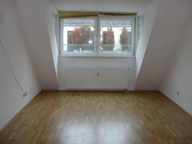 Piaristengasse 2 Zimmer DG Wohnung zu vermieten