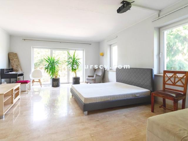 Przestronny dom 470 m² z sauną i garażem w Chyliczkach