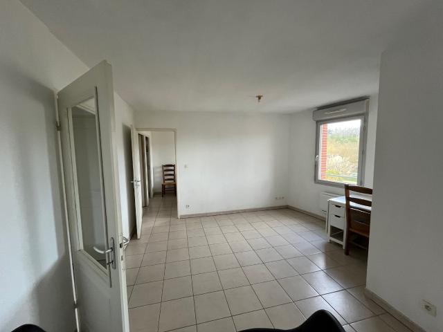 PIBRAC, proche gare, appartement T2 avec balcon, parking et cave