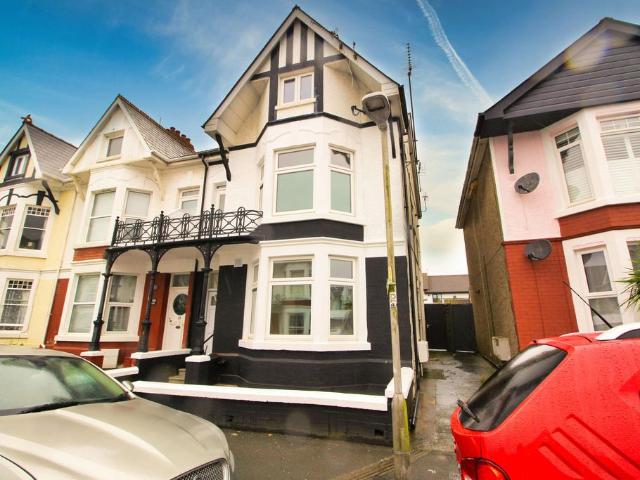 Picton Avenue, Porthcawl CF36 3AJ 1 bed apartment to rent £750 pcm £173 pw