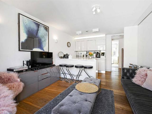 Picton Place, London W1U 2 bed flat to rent £4,745 pcm £1,095 pw