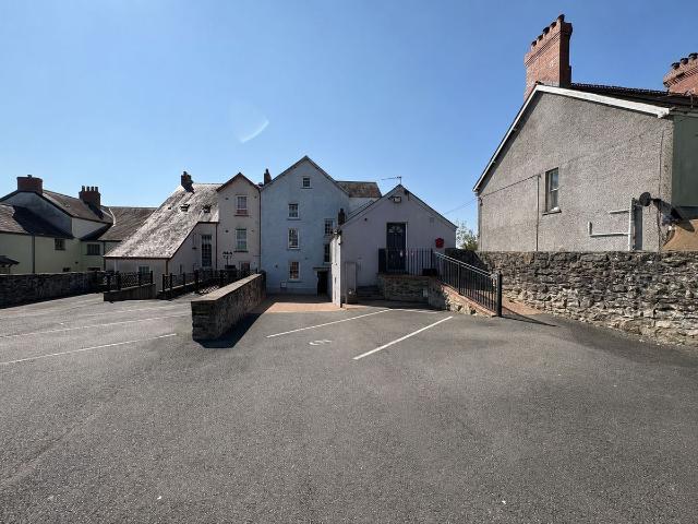 Picton Terrace, Carmarthen SA31, 2 bed flat to rent, £775 pcm | PrimeLocation