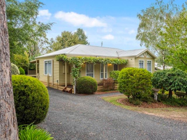 Refined Country Living, Moments from the Heart of Woodend