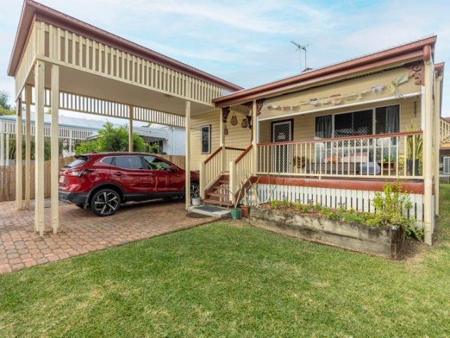 Picture Perfect Charm in a Prime City Fringe Location