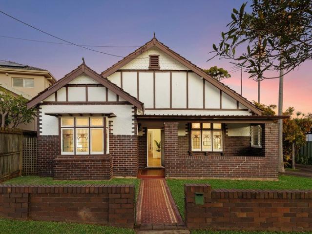 Picture Perfect Character Home Promising Walk Everywhere Convenience