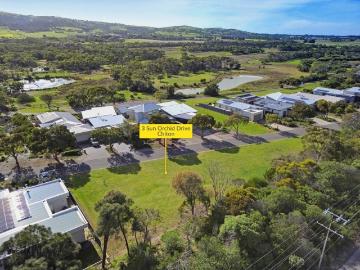 Picture perfect! Large block with a grand frontage