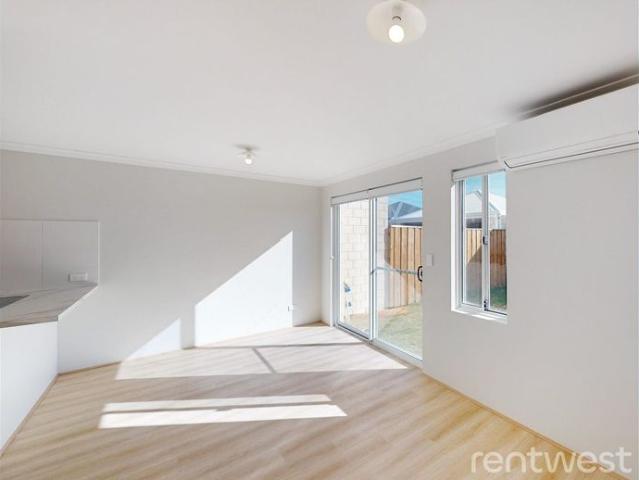 PICTURE PERFECT LIVING WITH PARK VIEWS!