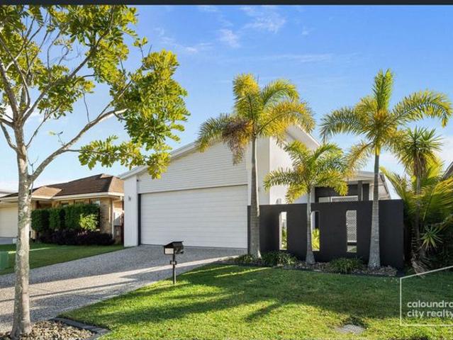 PICTURE PERFECT, NEAT AS A PIN, FAMILY HOME!