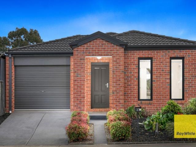 PICTURE PERFECT & PRICED TO PLEASE WALK TO MERNDA VILLAGE SHOPS