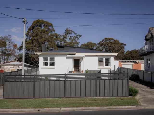 Picture perfect renovated first home within minutes to services, trails and parks