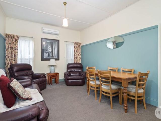 PICTURE PERFECT RIPON COTTAGE, MINUTES TO CBD AND HOSPITAL DISTRICT