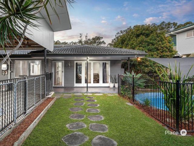 PICTURE PERFECT TURN KEY FAMILY LIVING IN LEAFY CUL DE SAC POSITION