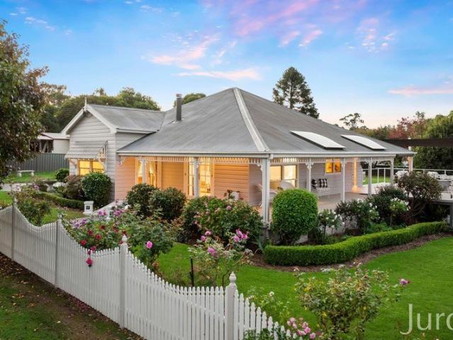 Picturesque 1780 m2 with 2 dwellings