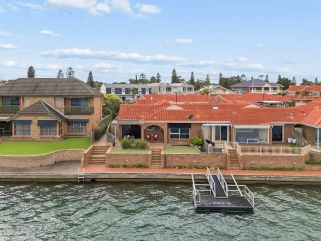 Picturesque West Lakes Waterfront