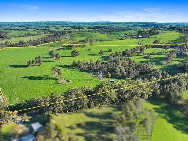 PICTURESQUE ACREAGE, CHARACTER HOMESTEAD