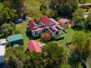 Picturesque Cottage Living on Over an Acre