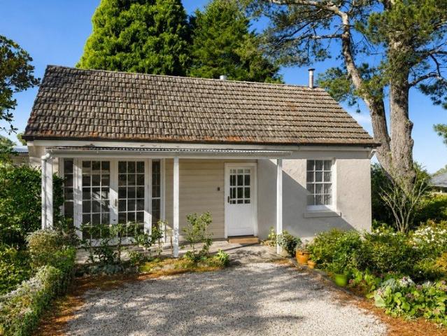 Picturesque cottage