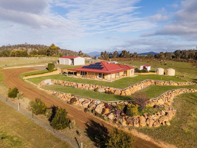 Picturesque Country Living on 12.64ha, 20 Minutes to Sorell