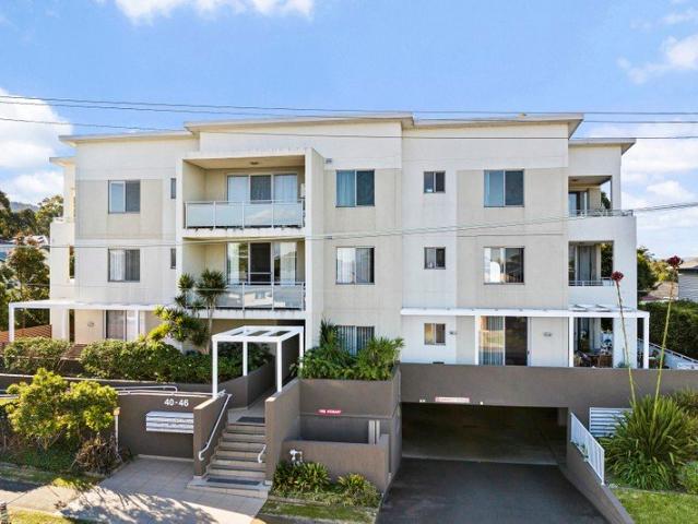 Picturesque Entertainer Minutes to Shops and Beach