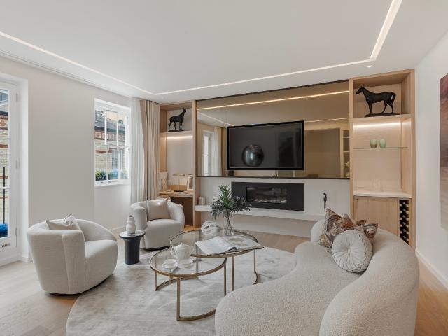 Picturesque, extensively refurbished mews house in the heart of Belgravia
