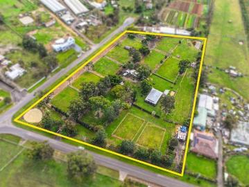 Picturesque Five Acre Lifestyle Property with Equestrian Appeal!