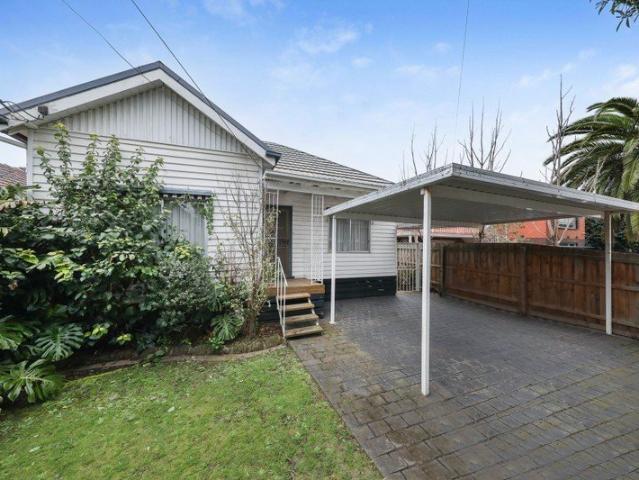 PICTURESQUE RIVERSIDE POTENTIAL CREATE YOUR DREAM HOME HERE!