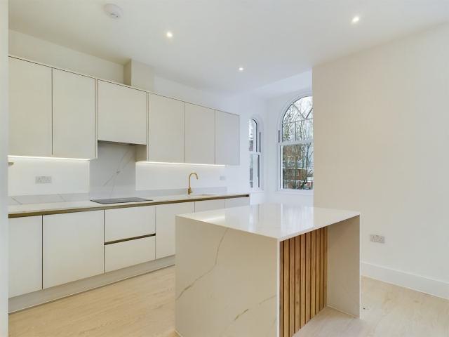 Picardy Road, Belvedere DA17, 2 bed maisonette to rent, £2,050 pcm | PrimeLocation