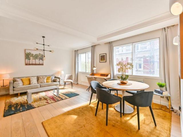 Piccadilly, Mayfair, London, W1J 2 bed apartment to rent £5,500 pcm £1,269 pw