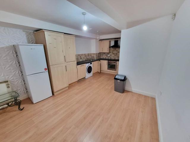 Piccadilly, Bradford BD1, 1 bed flat to rent, £550 pcm | PrimeLocation